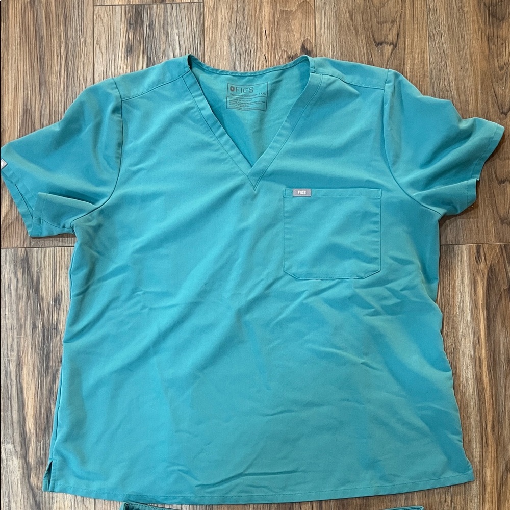 Figs Aqua V-Neck Scrub Top and Zamora Jogger Set